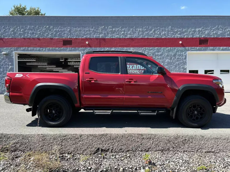2023 Toyota Tacoma 4x4 SR5 Double Cab V6 photo 1