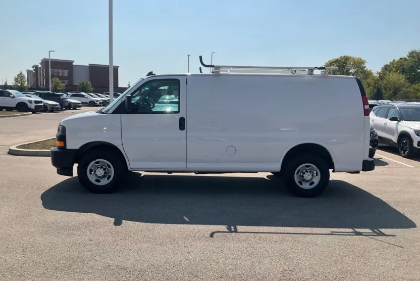2022 Chevrolet Express 2500 Work Cargo Van photo 1