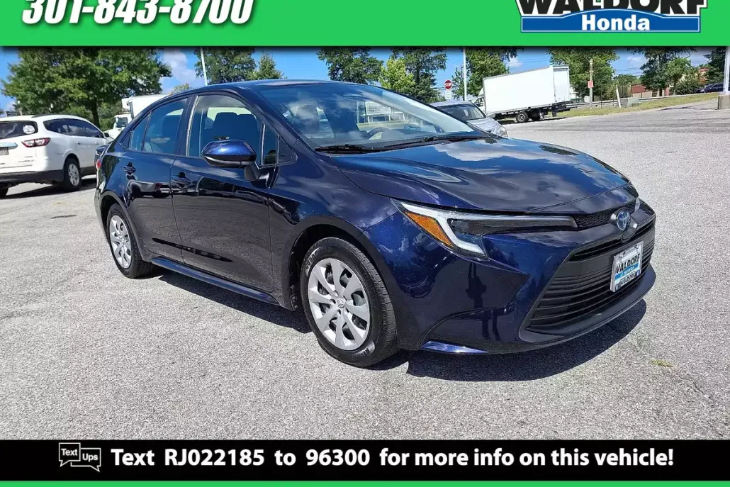 2024 Toyota Corolla LE photo 1