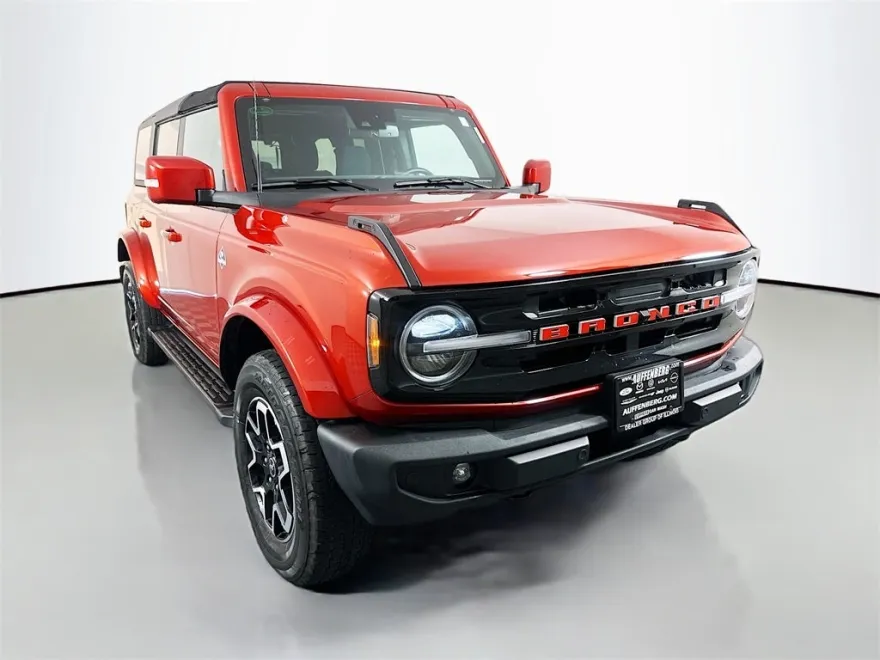 2022 Ford Bronco Outer Banks photo 1