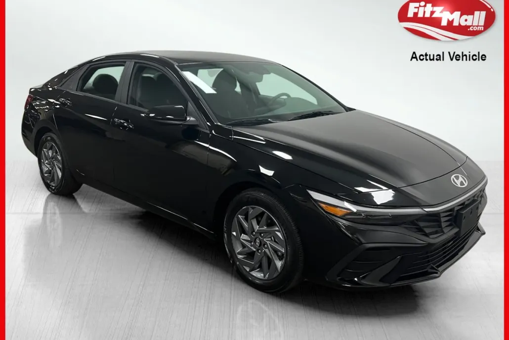 2024 Hyundai Elantra SEL photo 1