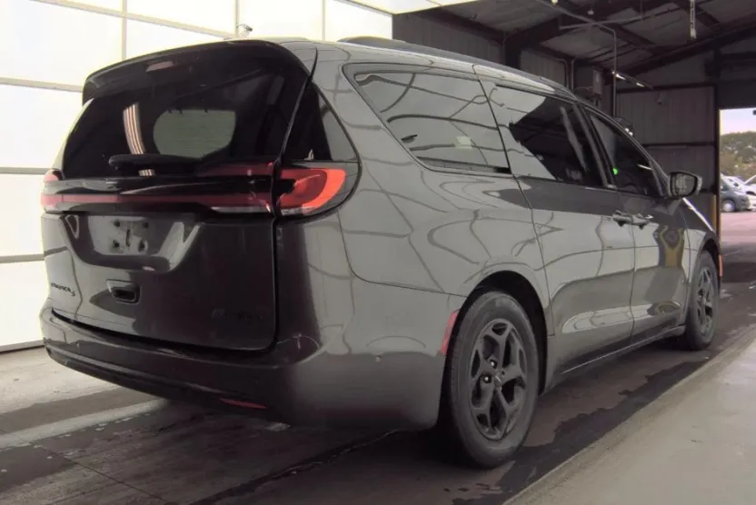 2021 Chrysler Pacifica Hybrid Limited photo 1