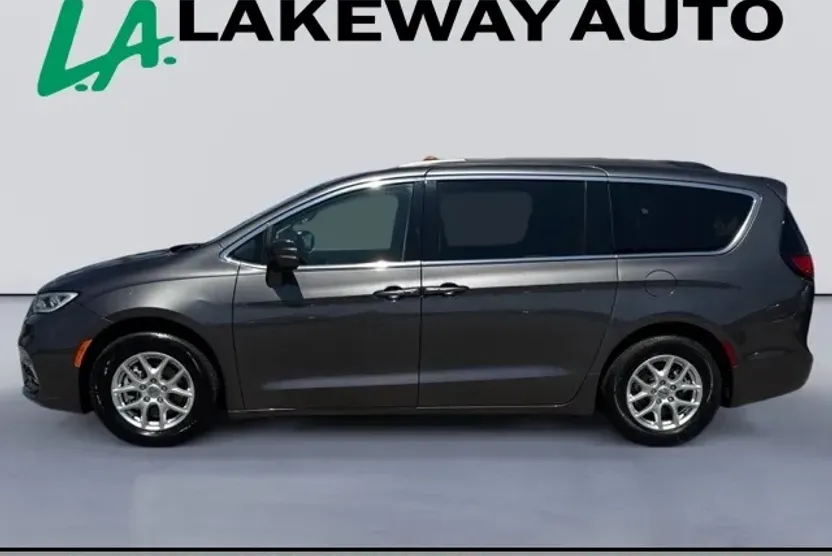 2022 Chrysler Pacifica Touring L photo 1