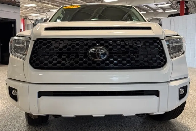 2018 Toyota Tundra Platinum photo 1