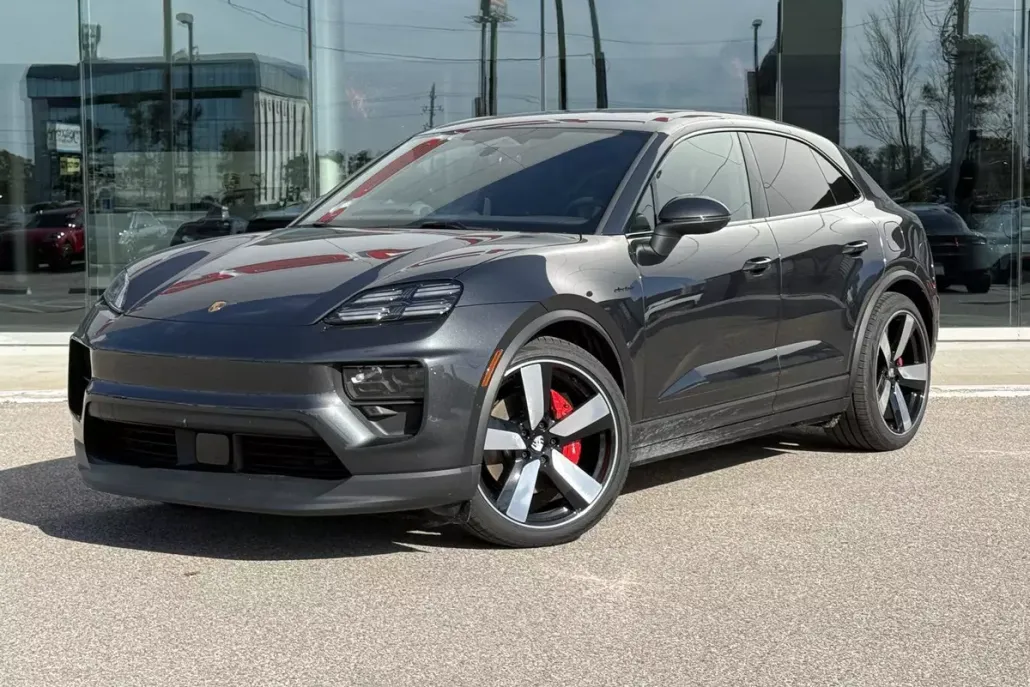 2025 Porsche Macan Electric photo 1