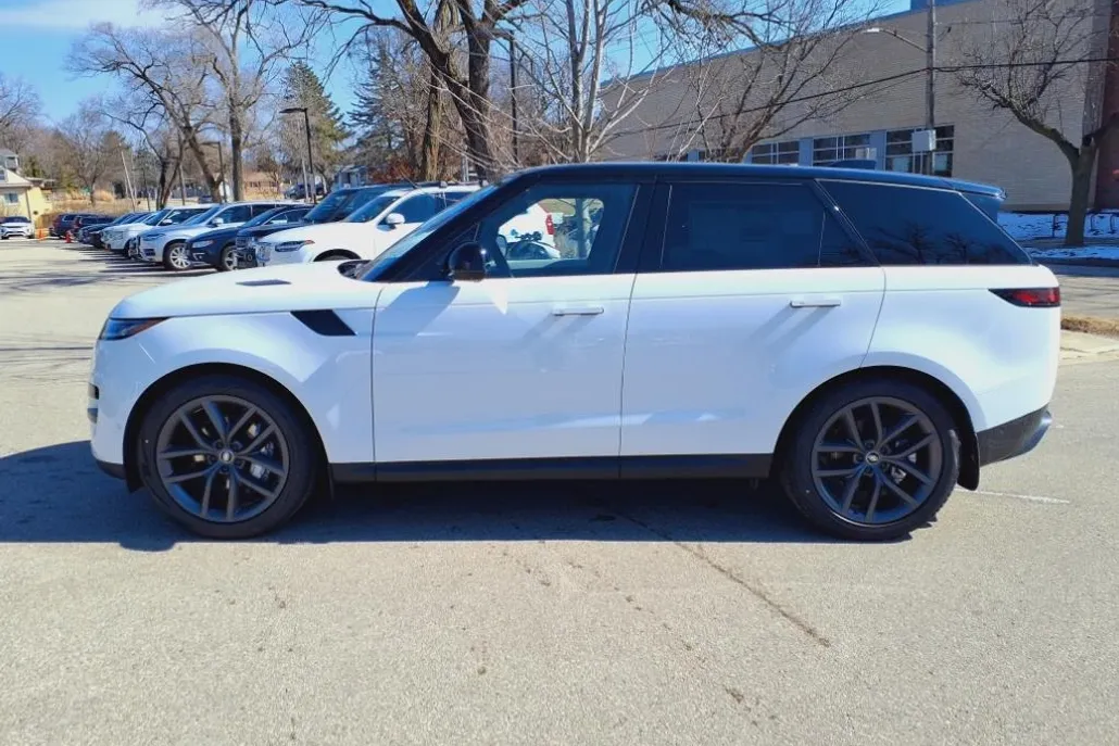 2025 Land Rover Range Rover Sport SE photo 1