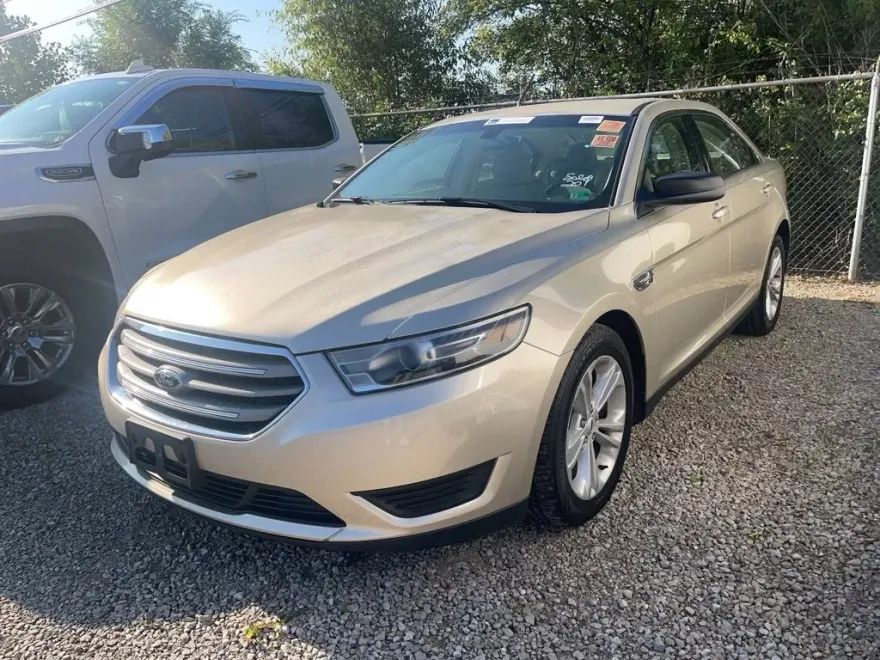 2017 Ford Taurus SE photo 1
