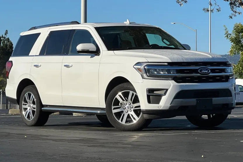 2023 Ford Expedition Limited photo 1