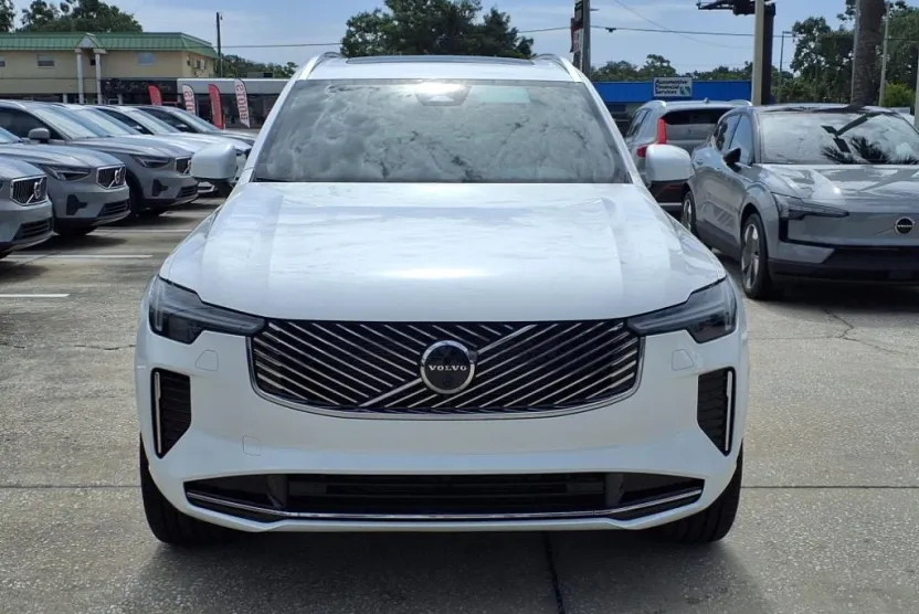 2026 Volvo XC90 B5 Plus photo 1