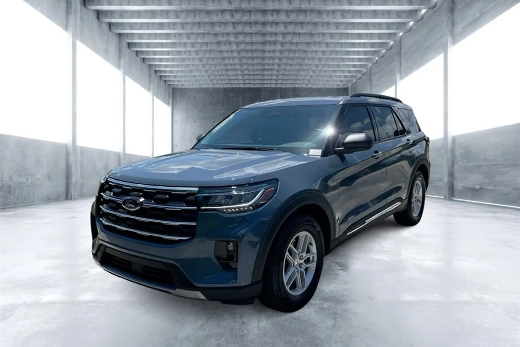 2025 Ford Explorer photo 1