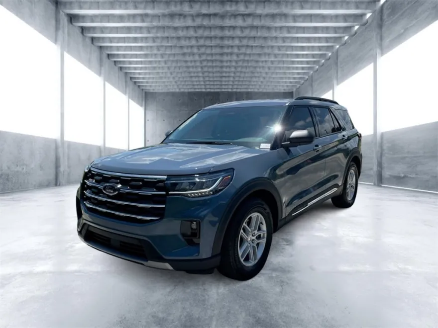 2025 Ford Explorer photo 1