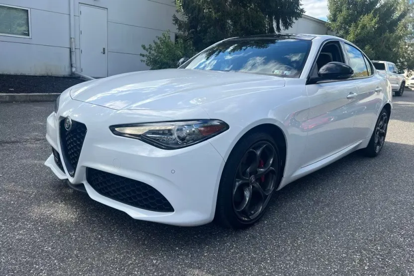 2020 Alfa Romeo Giulia Ti Sport photo 1