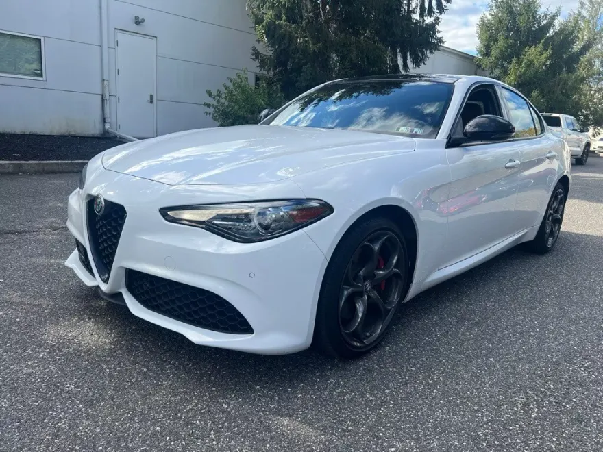2020 Alfa Romeo Giulia Ti Sport photo 1