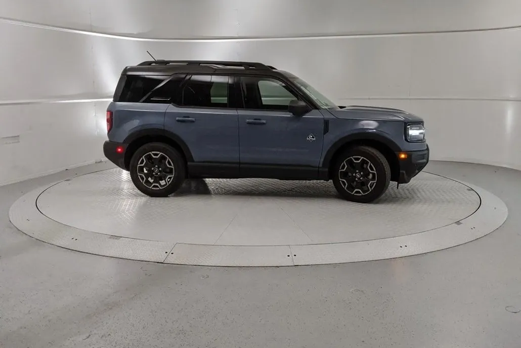 2025 Ford Bronco Sport Outer Banks photo 1