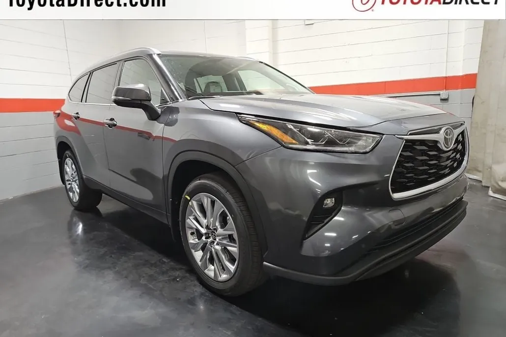 2025 Toyota Highlander Limited photo 1