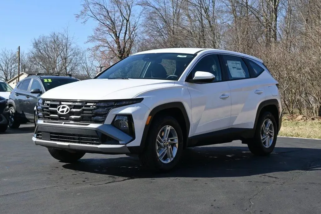 2025 Hyundai Tucson SE photo 1