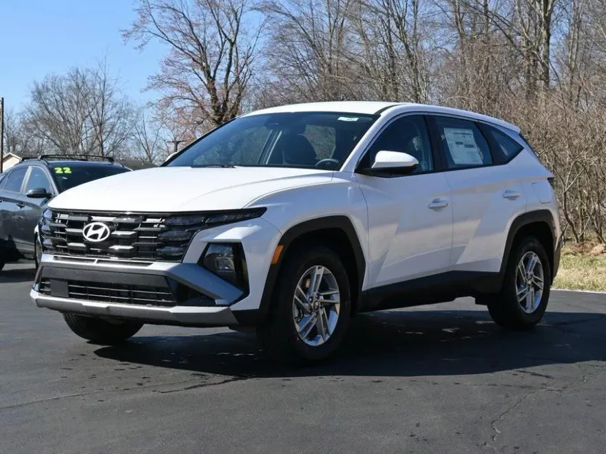 2025 Hyundai Tucson SE photo 1
