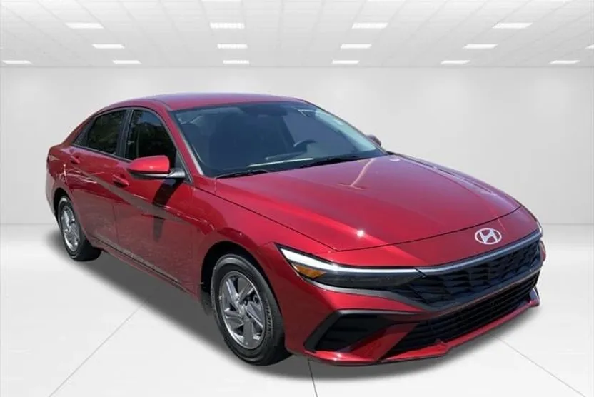 2025 Hyundai Elantra SE photo 1