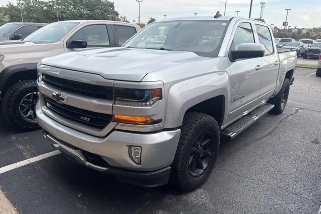 2018 Chevrolet Silverado 1500 LT photo 1