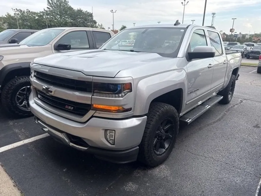 2018 Chevrolet Silverado 1500 LT photo 1