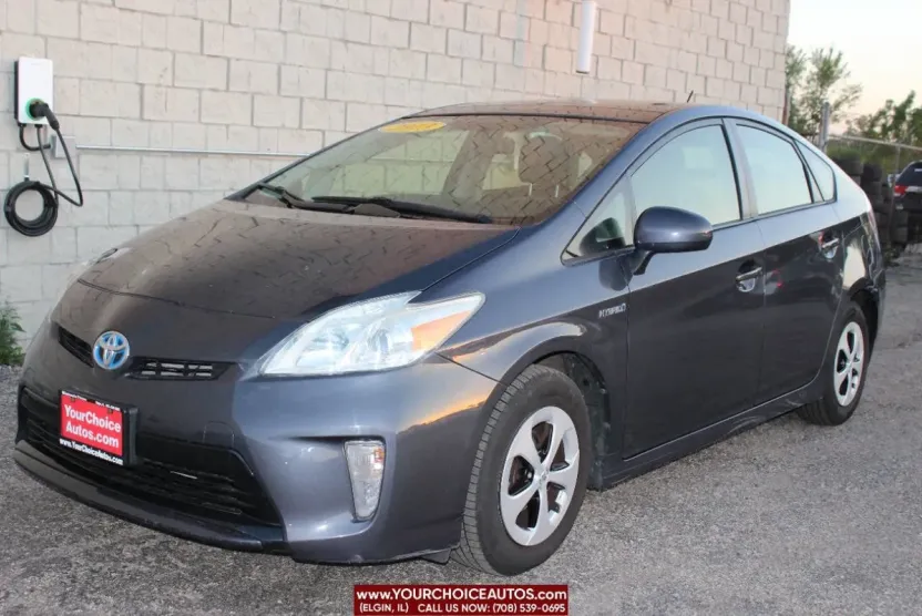 2013 Toyota Prius Three photo 1