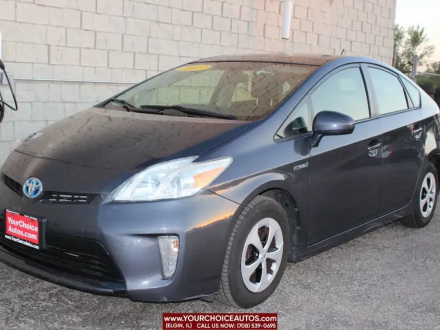 2013 Toyota Prius Three photo 1