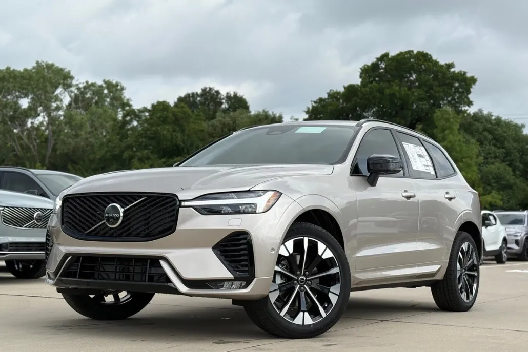 2026 Volvo XC60 B5 Plus photo 1