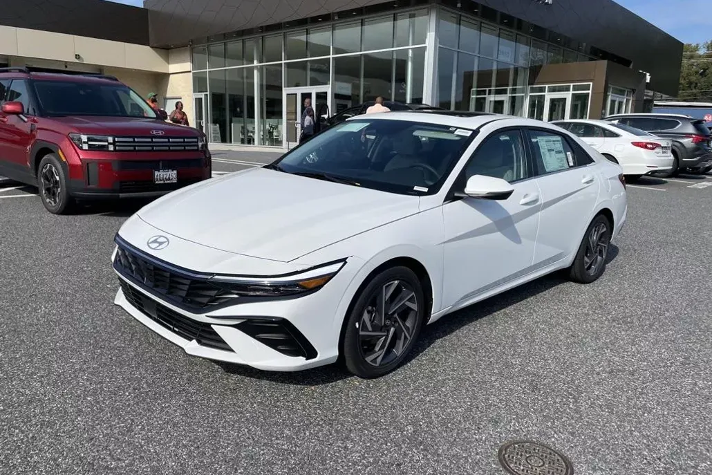 2025 Hyundai Elantra Hybrid Limited photo 1