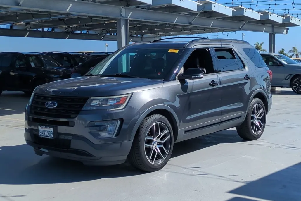 2017 Ford Explorer Sport photo 1