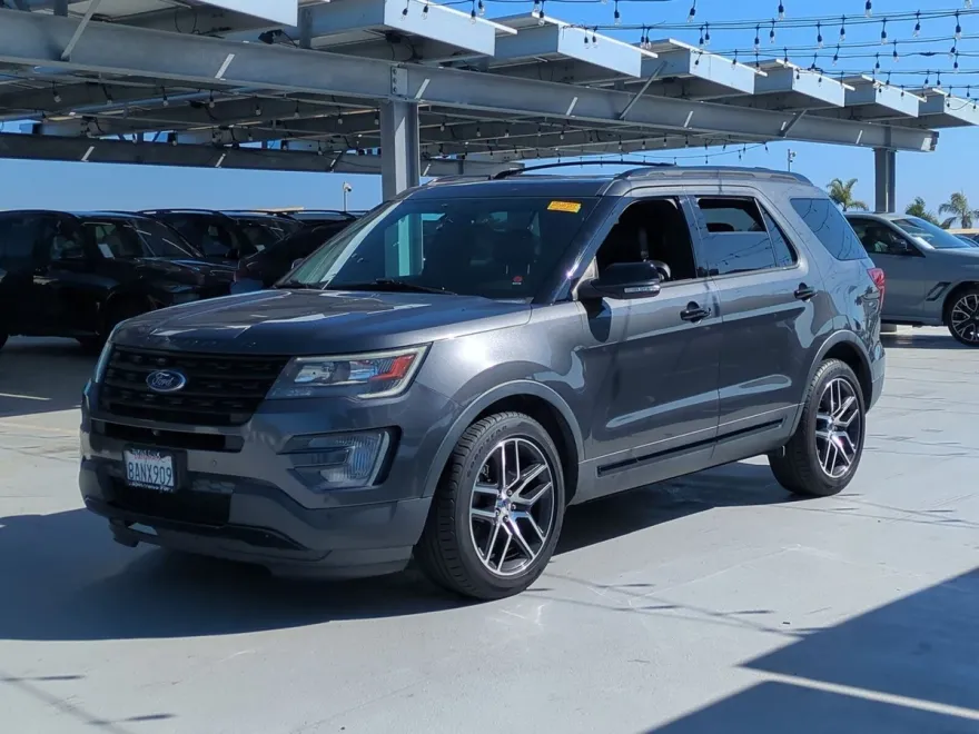 2017 Ford Explorer Sport photo 1