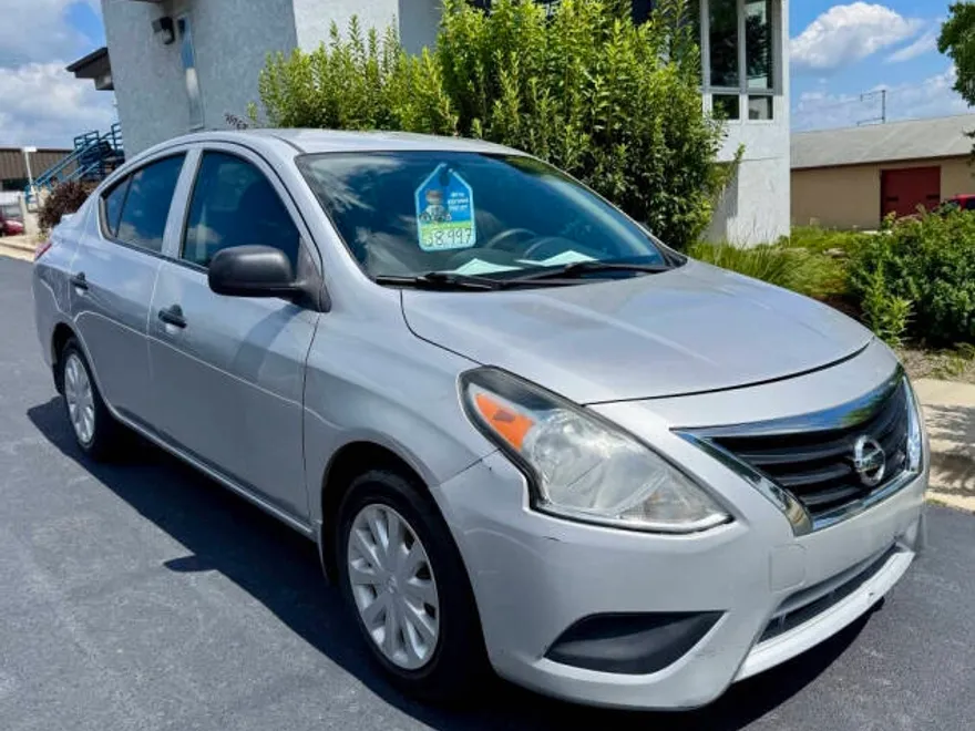 2015 Nissan Versa 1.6 Plus photo 1