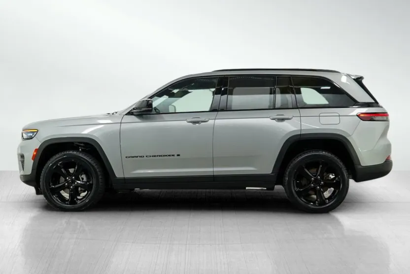 2023 Jeep Grand Cherokee Altitude photo 1