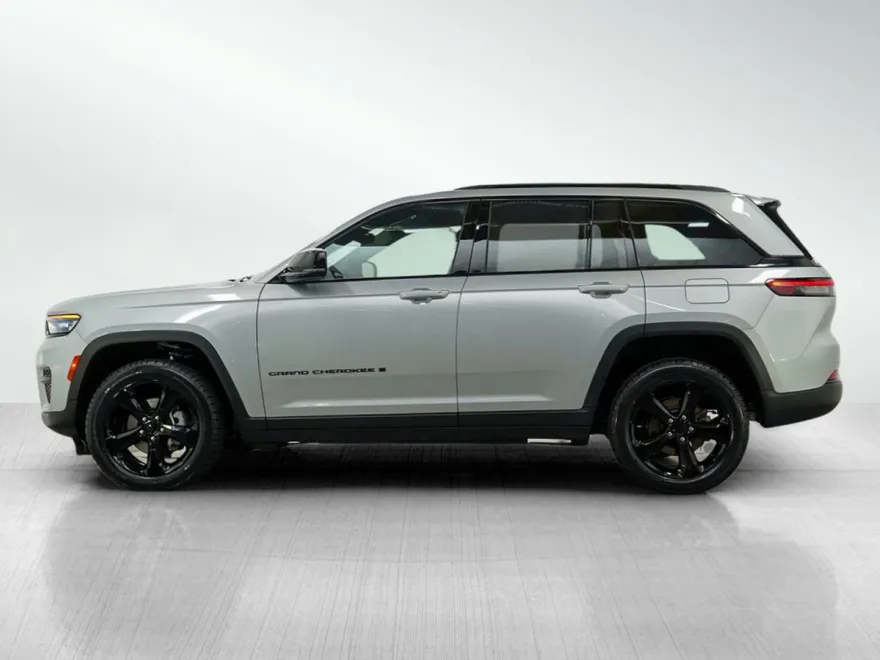 2023 Jeep Grand Cherokee Altitude photo 1