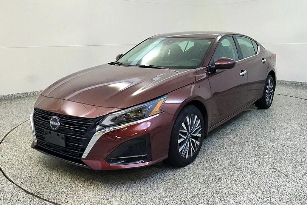 2023 Nissan Altima 2.5 SV photo 1