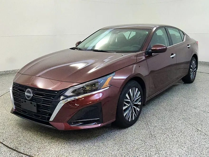 2023 Nissan Altima 2.5 SV photo 1
