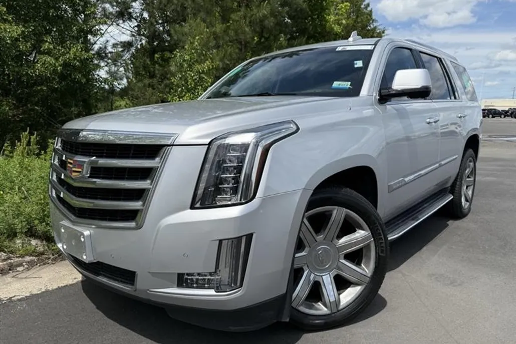 2016 Cadillac Escalade Luxury photo 1
