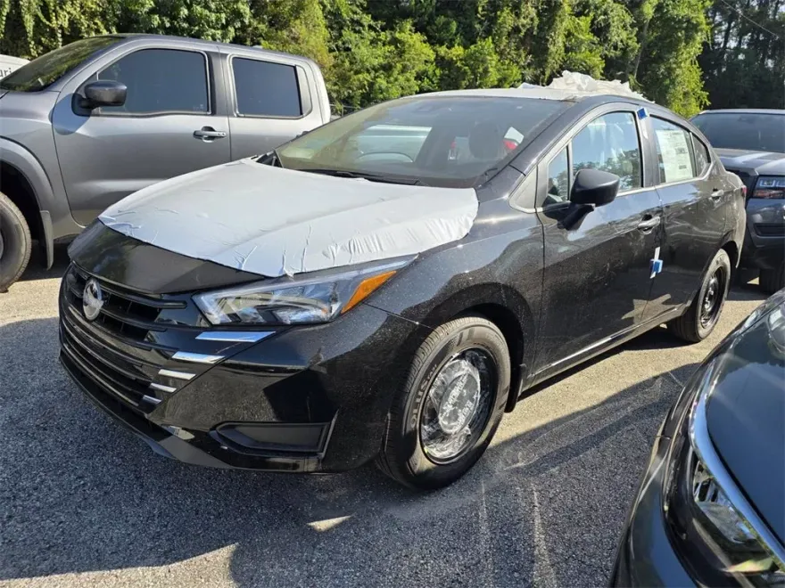 2025 Nissan Versa 1.6 S photo 1