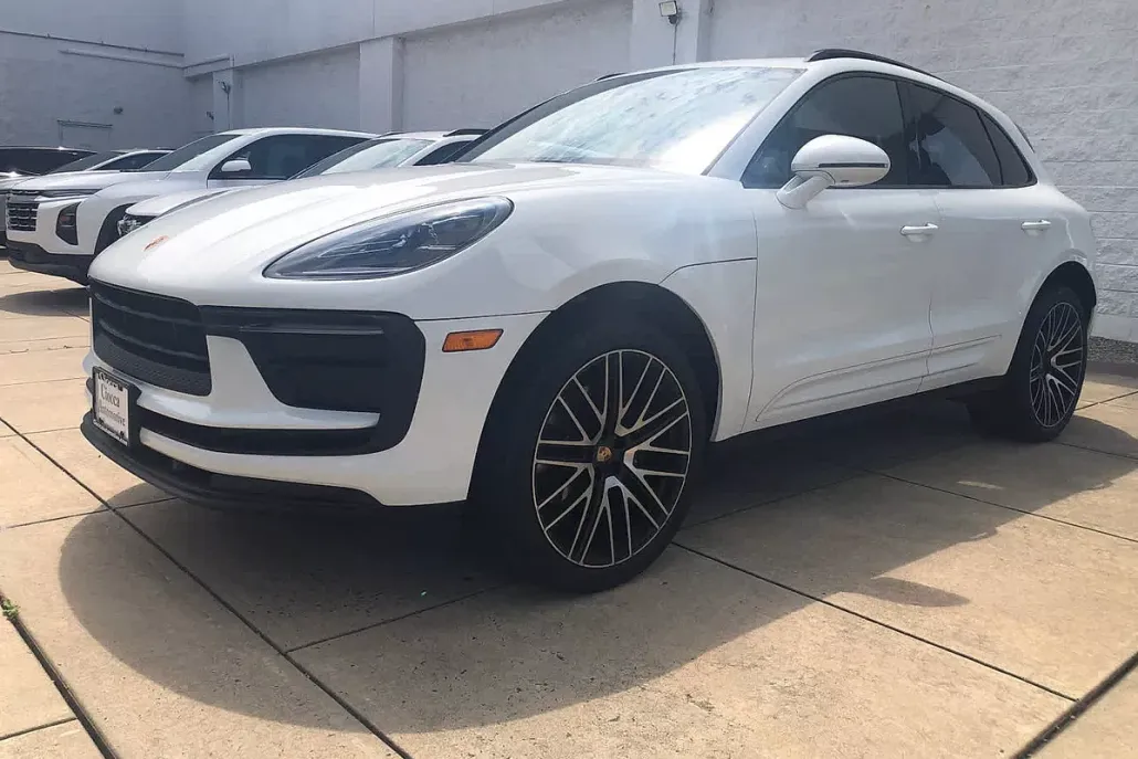 2022 Porsche Macan Base photo 1