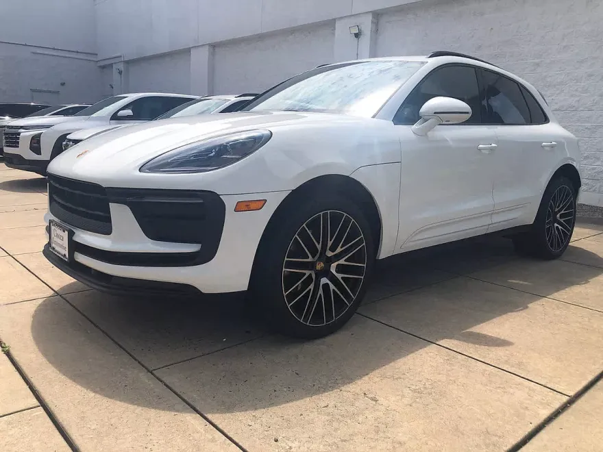 2022 Porsche Macan Base photo 1