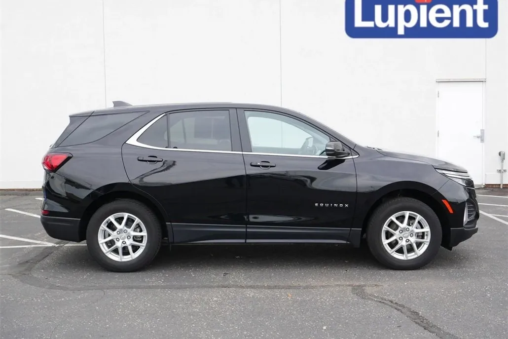 2023 Chevrolet Equinox LT photo 1
