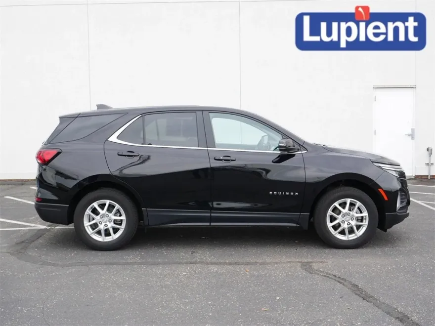 2023 Chevrolet Equinox LT photo 1