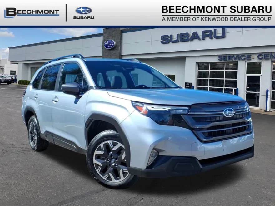2025 Subaru Forester Premium photo 1