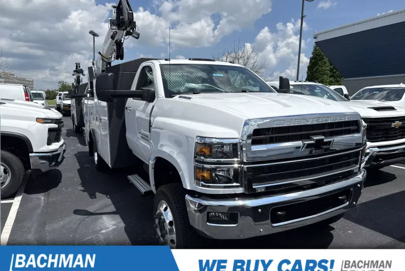2024 Chevrolet Silverado 6500HD Work Truck photo 1