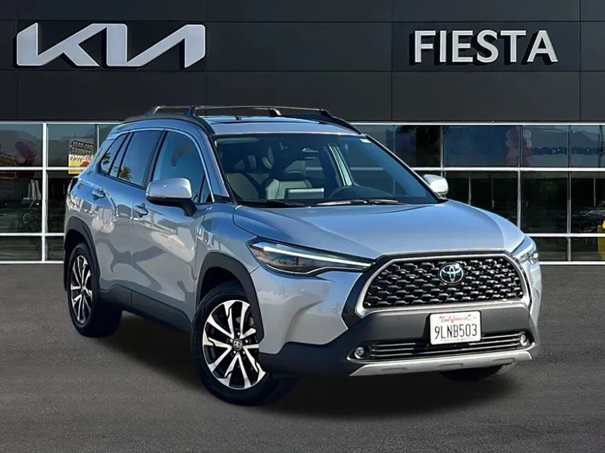 2024 Toyota Corolla Cross XLE photo 1