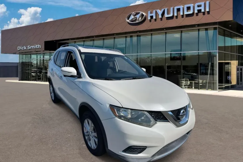 2015 Nissan Rogue SV photo 1