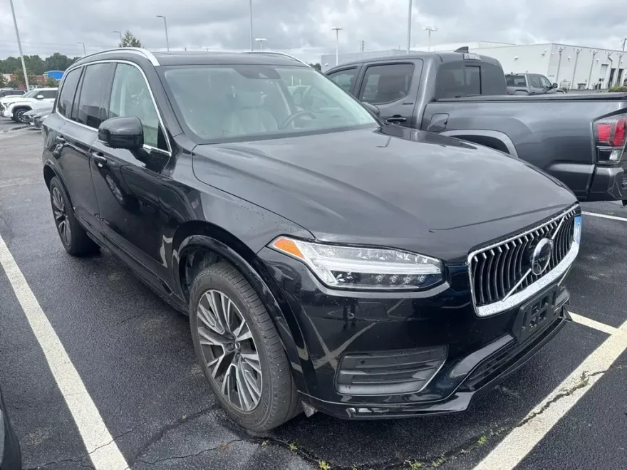 2022 Volvo XC90 T6 Momentum photo 1