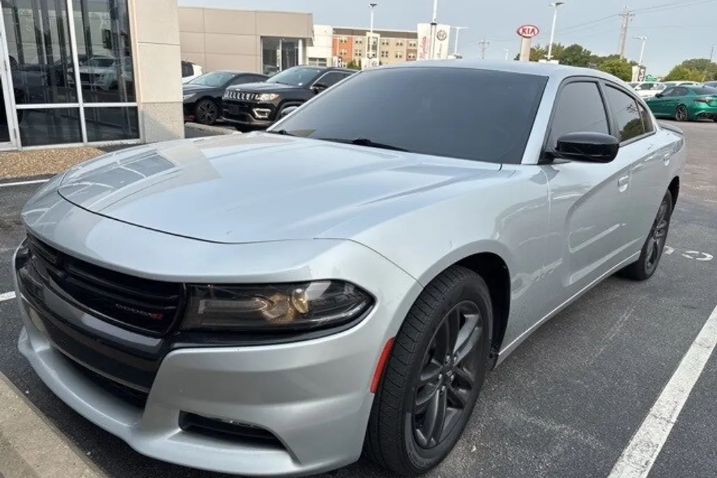 2019 Dodge Charger SXT photo 1