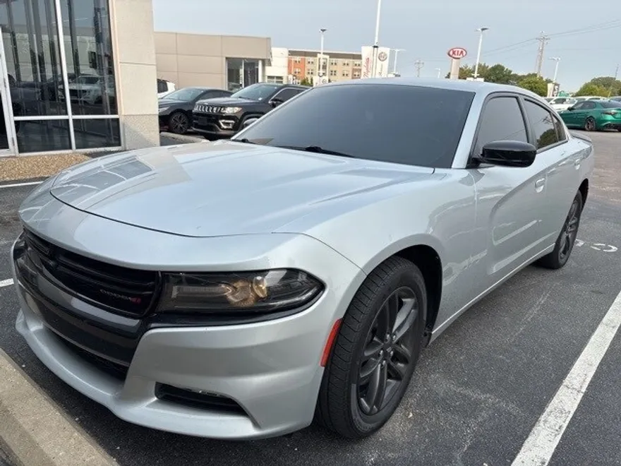 2019 Dodge Charger SXT photo 1