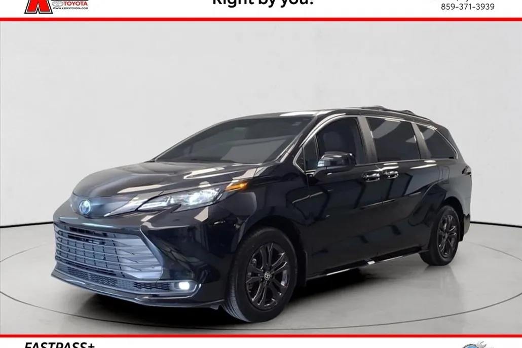 2024 Toyota Sienna Woodland Edition photo 1