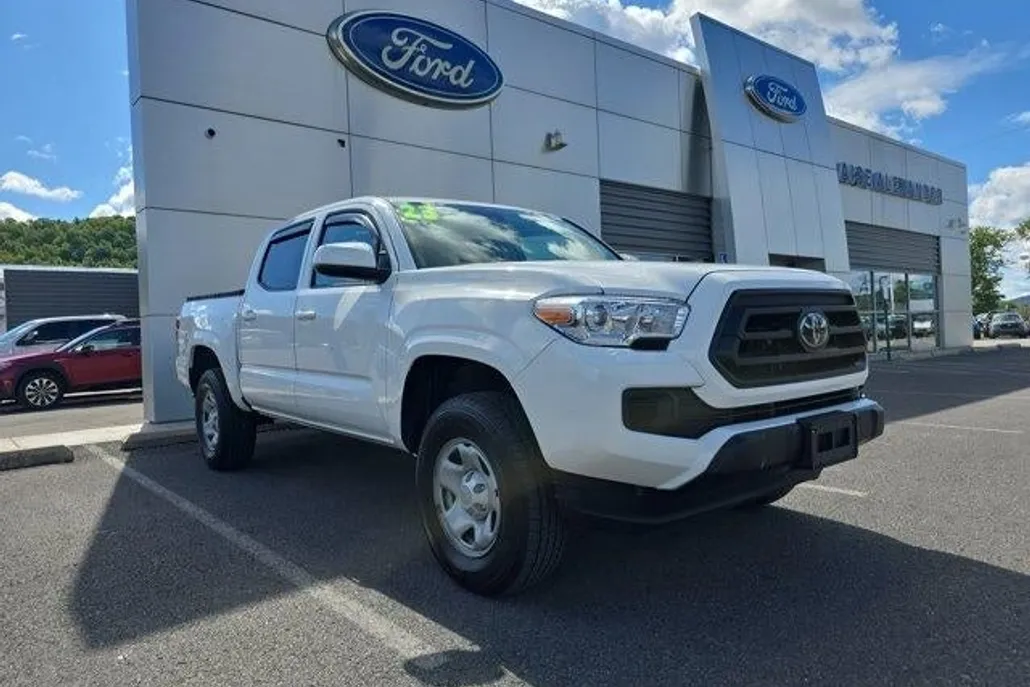 2023 Toyota Tacoma 4x4 SR Double Cab V6 photo 1